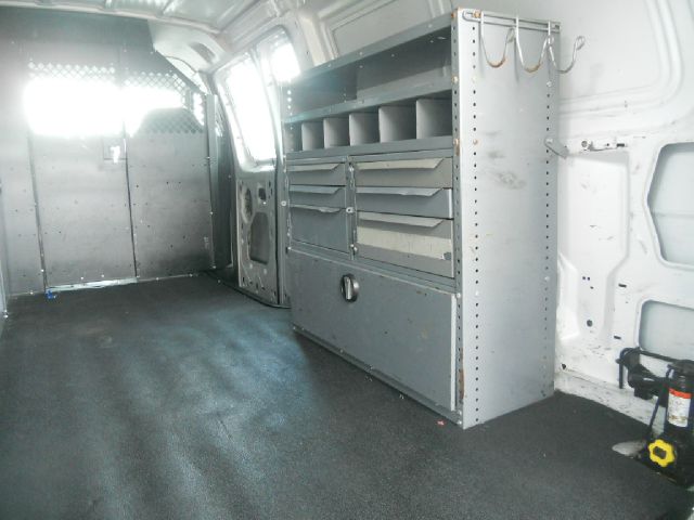 Ford E250 2004 photo 9