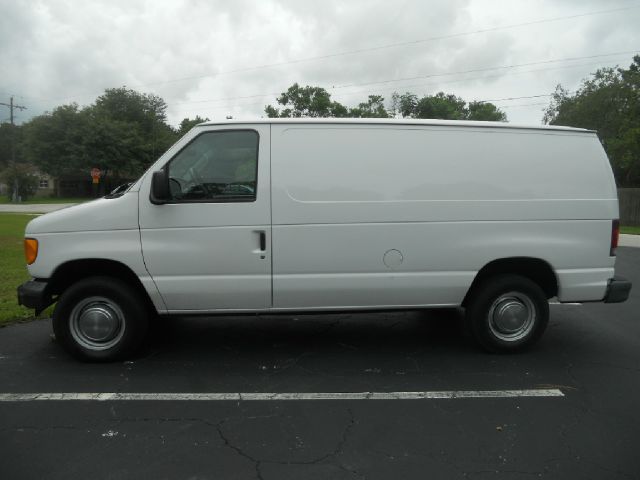 Ford E250 2004 photo 3
