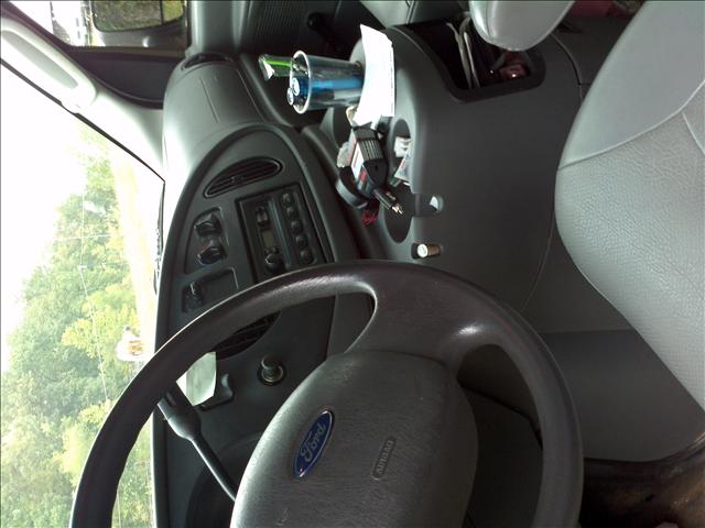 Ford E250 2005 photo 4