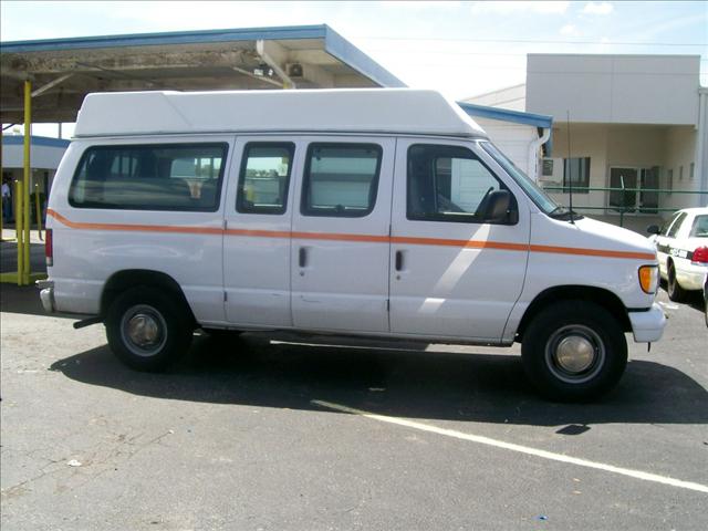 Ford E250 2005 photo 1