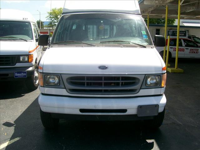 Ford E250 2005 photo 4