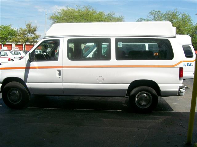 Ford E250 2005 photo 5