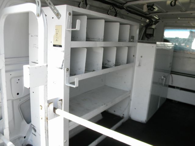 Ford E250 2006 photo 11