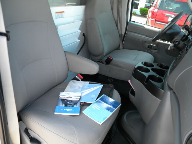 Ford E250 2006 photo 15
