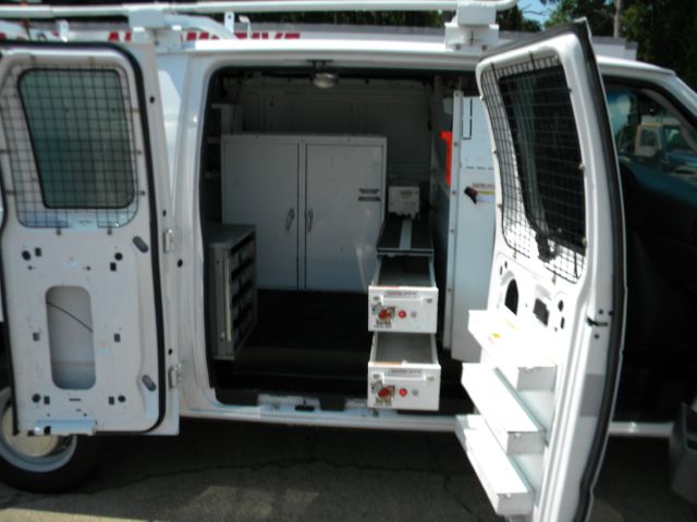 Ford E250 2006 photo 16