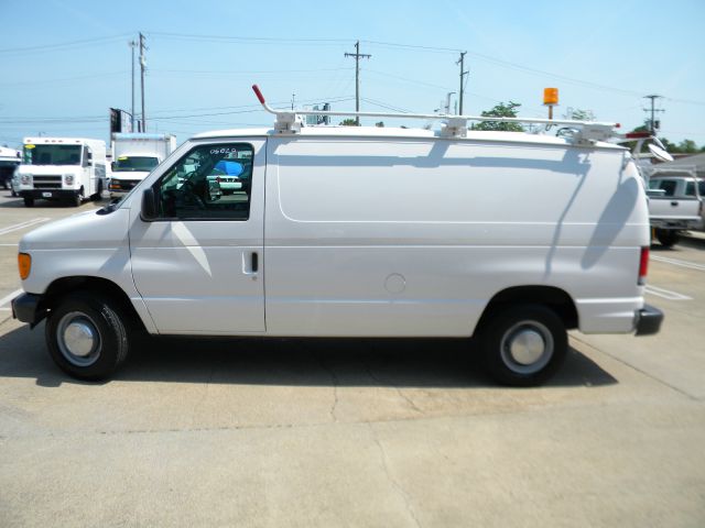 Ford E250 2006 photo 18
