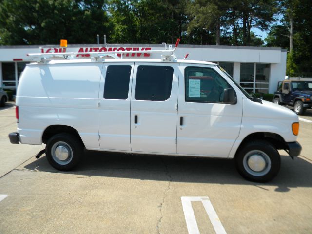 Ford E250 2006 photo 19