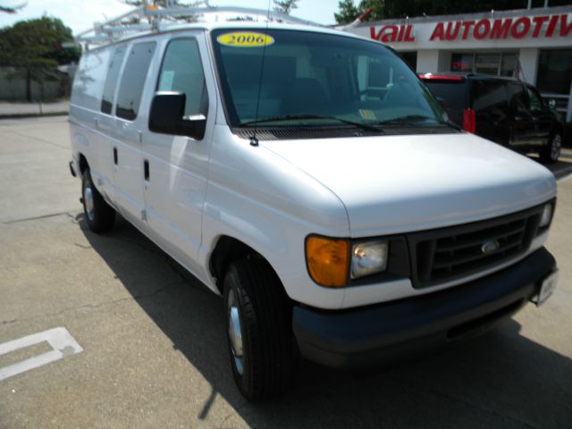 Ford E250 2006 photo 3