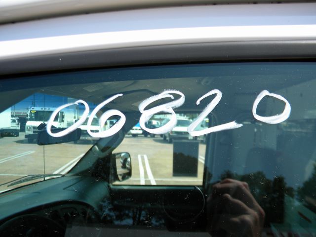 Ford E250 2006 photo 9