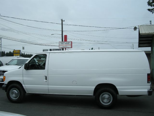Ford E250 2006 photo 2