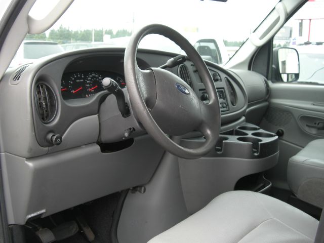 Ford E250 2006 photo 4