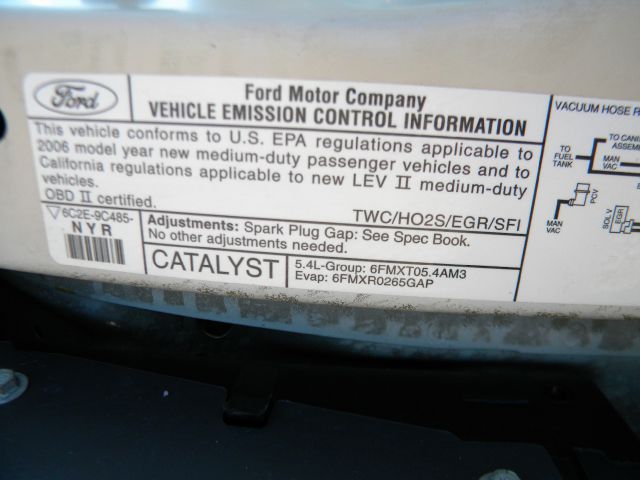 Ford E250 2006 photo 11