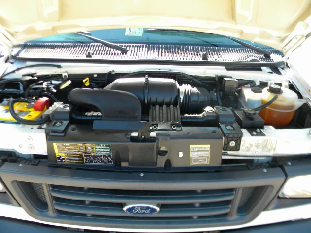 Ford E250 2006 photo 12