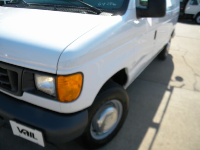 Ford E250 2006 photo 14