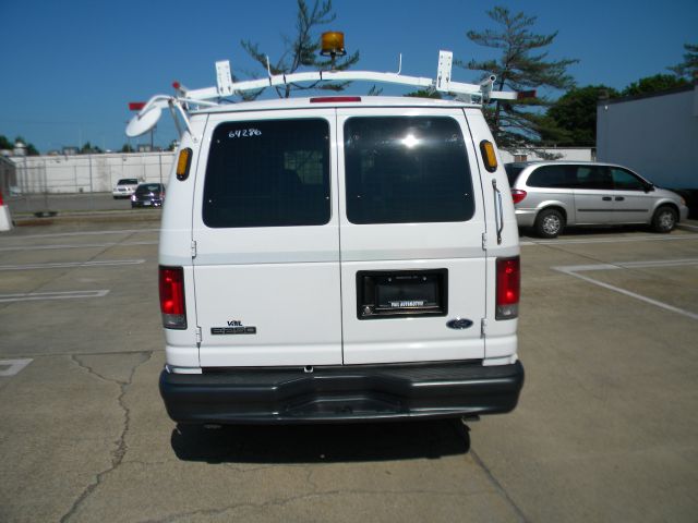 Ford E250 2006 photo 2