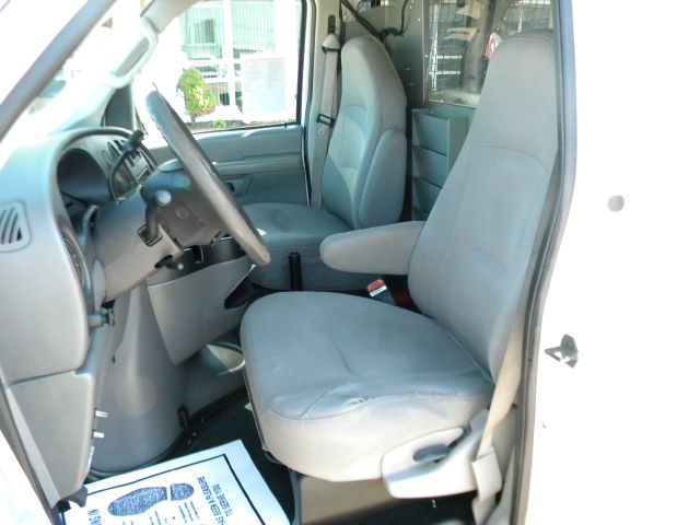 Ford E250 2006 photo 21