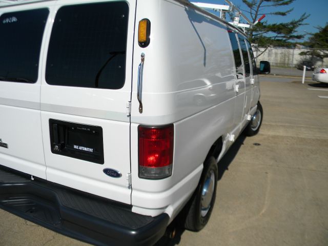 Ford E250 2006 photo 22