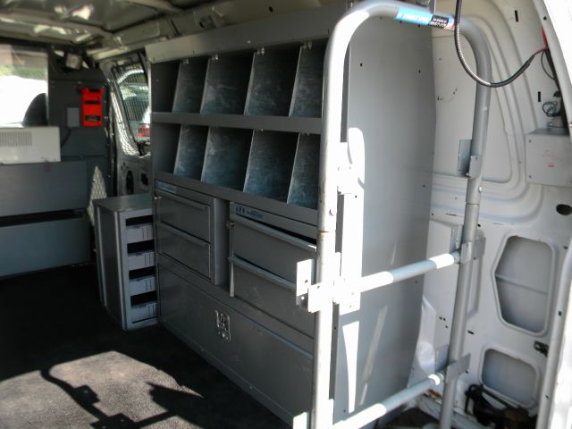Ford E250 2006 photo 23