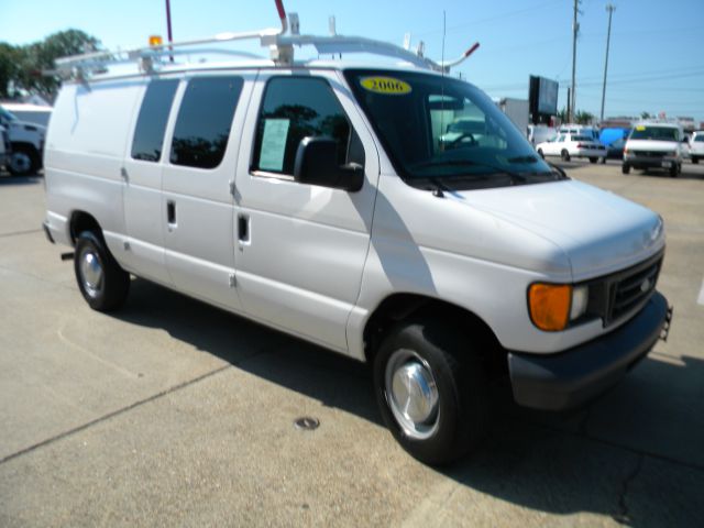 Ford E250 2006 photo 4