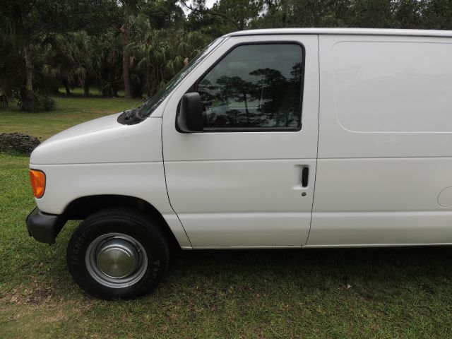 Ford E250 2006 photo 10
