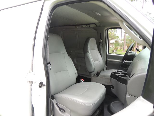 Ford E250 2006 photo 11