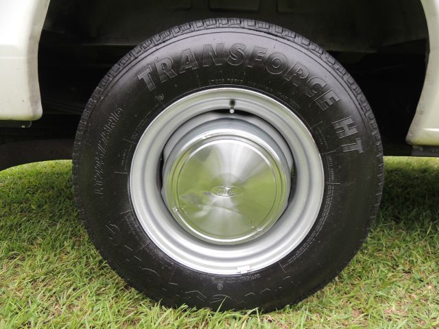 Ford E250 2006 photo 16