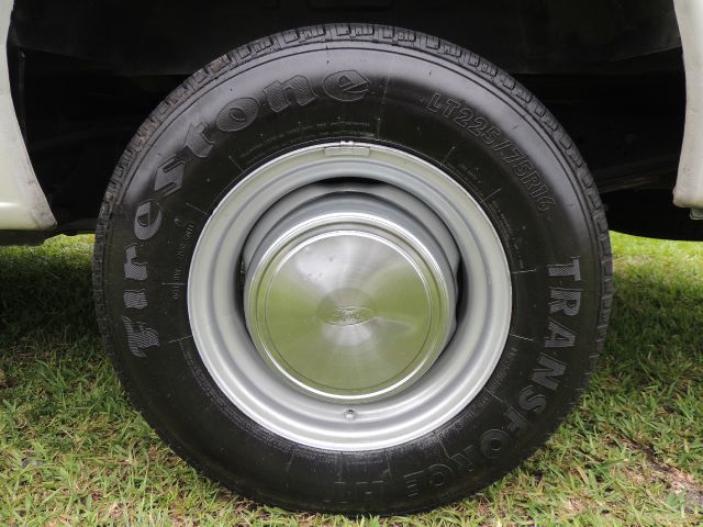 Ford E250 2006 photo 18