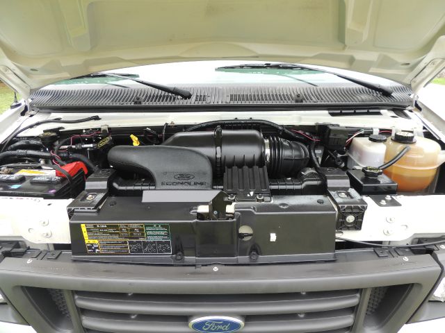 Ford E250 2006 photo 20