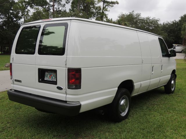 Ford E250 2006 photo 2