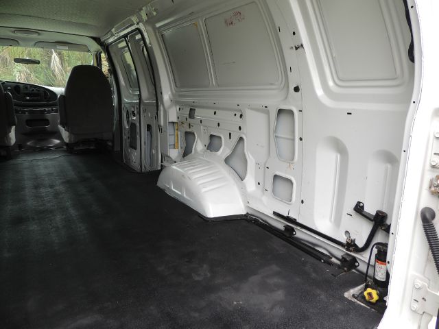 Ford E250 2006 photo 27