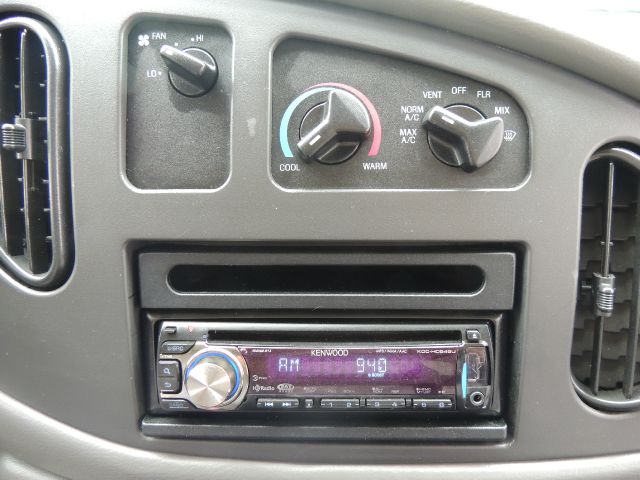 Ford E250 2006 photo 31