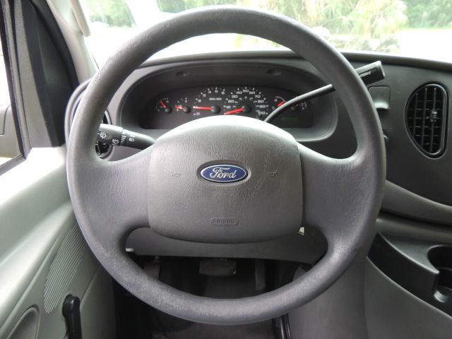 Ford E250 2006 photo 34