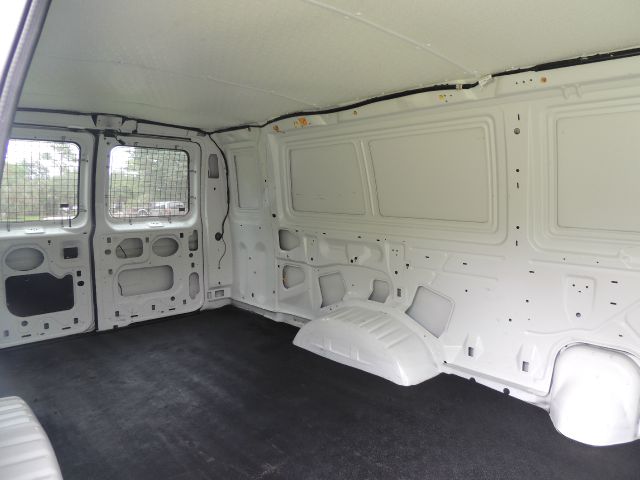 Ford E250 2006 photo 39