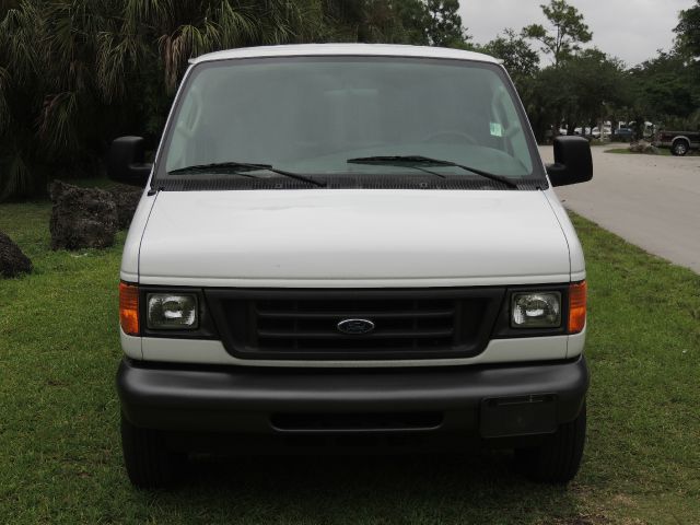 Ford E250 2006 photo 4