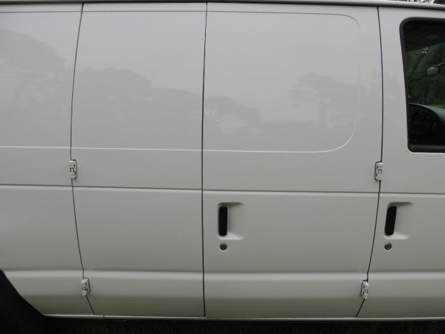 Ford E250 2006 photo 40