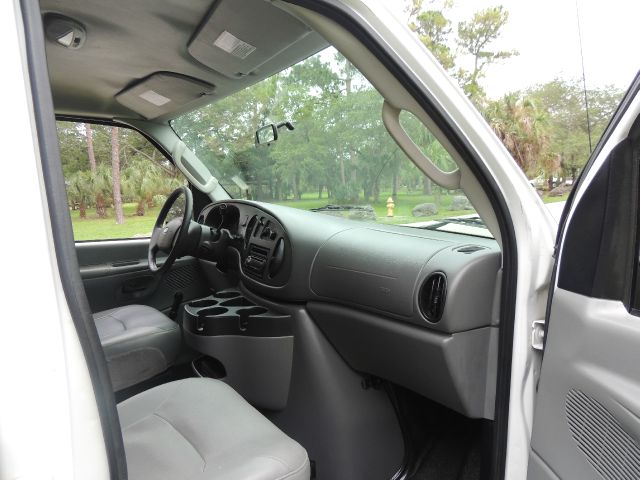 Ford E250 2006 photo 43