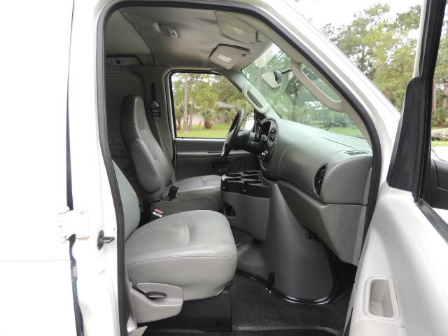Ford E250 2006 photo 45