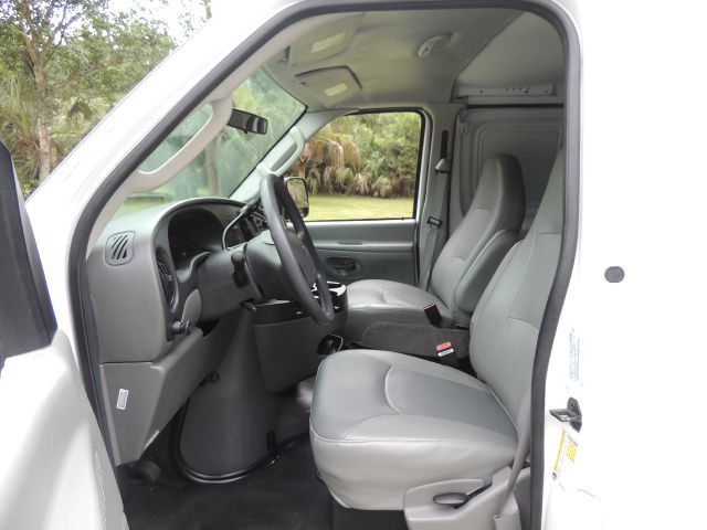 Ford E250 2006 photo 47