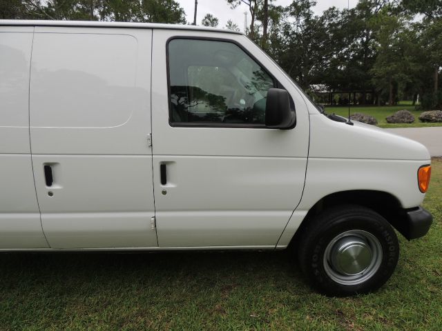 Ford E250 2006 photo 48