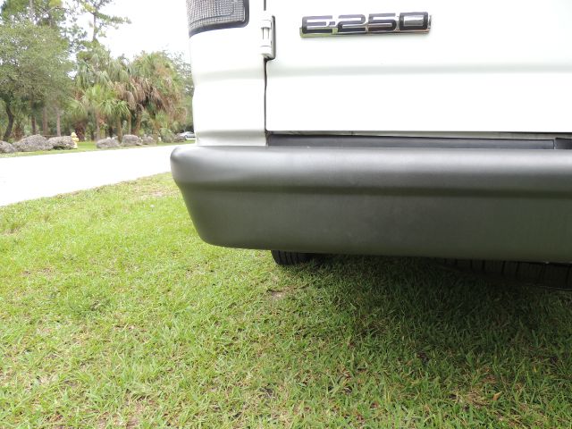 Ford E250 2006 photo 50