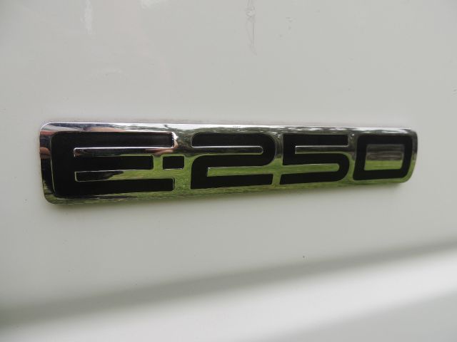 Ford E250 2006 photo 52