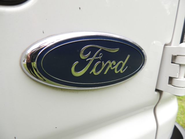 Ford E250 2006 photo 53