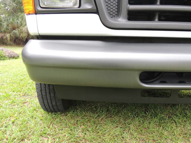 Ford E250 2006 photo 55