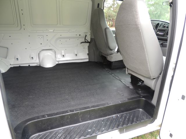 Ford E250 2006 photo 56