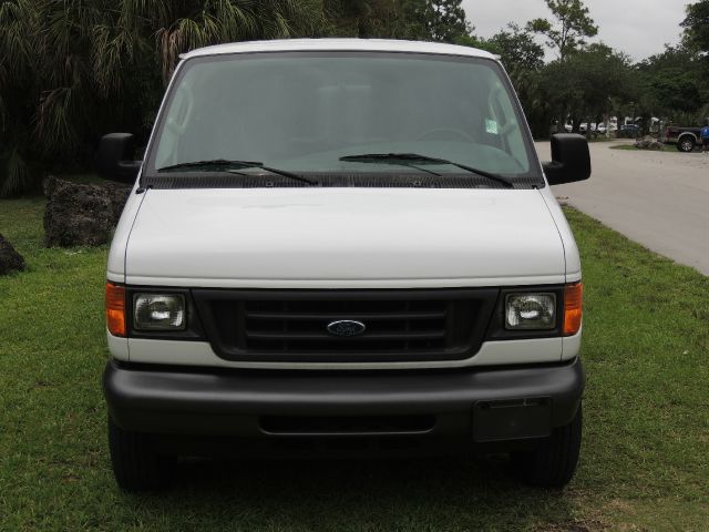 Ford E250 2006 photo 59
