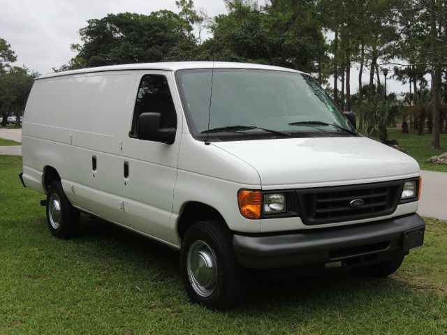 Ford E250 2006 photo 61