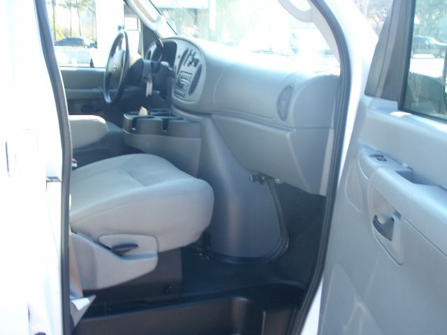 Ford E250 2006 photo 1