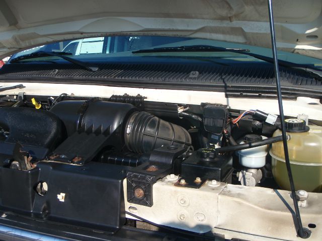 Ford E250 2006 photo 4