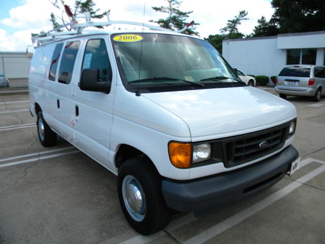 Ford E250 2006 photo 2
