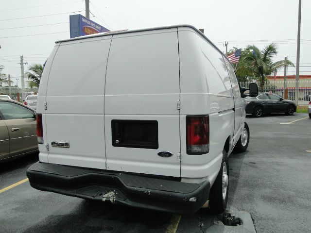 Ford E250 2008 photo 3